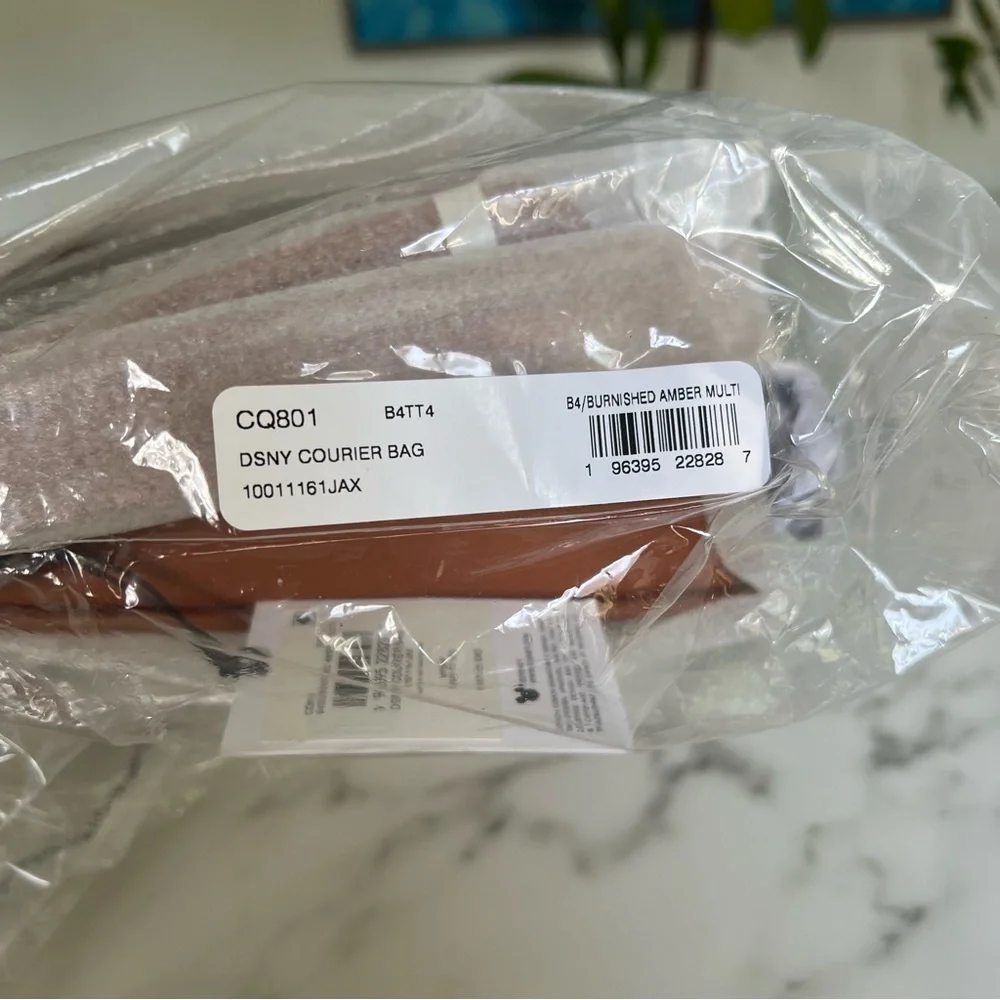 NWT  Disney X Coach Courier Bag With Mickey Mouse And Minnie Mouse CQ801 - Picture 7 of 11